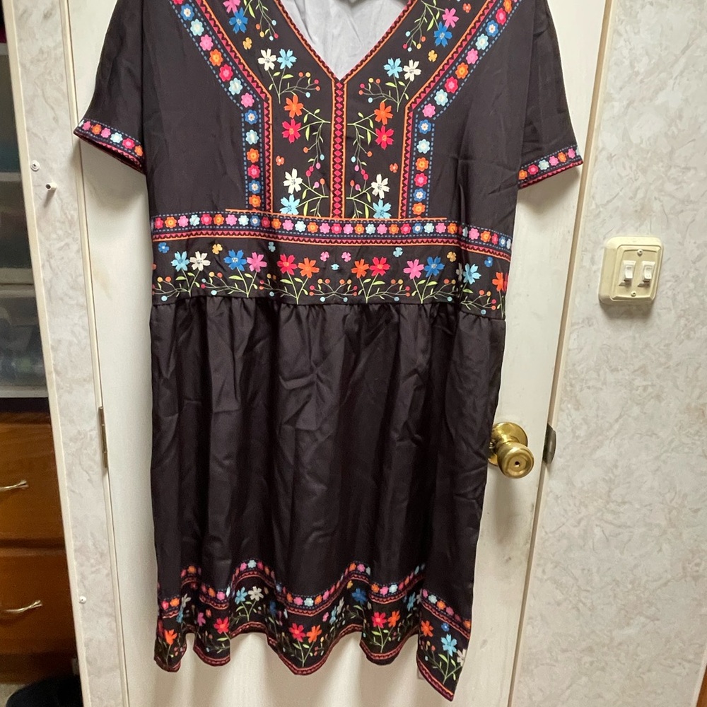 2X Floral Embroidered Black Dress New